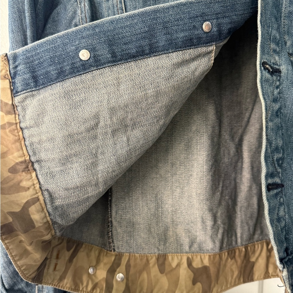 Vintage GAP Kids Light Blue Denim Jacket with neutral Camo lining Sz 14/16 - Picture 5 of 7